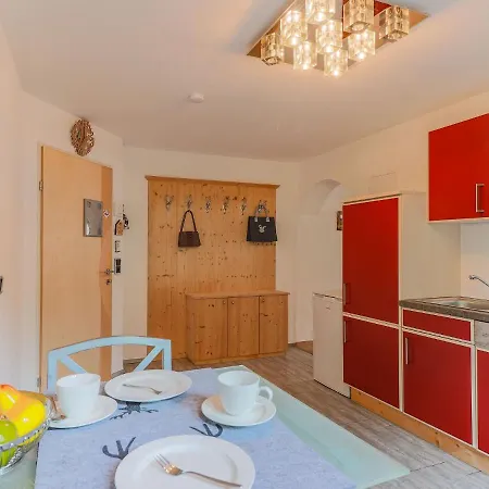 Stylish In With Mountain View Apartment